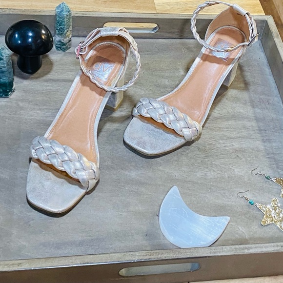 Dolce Vita Light Gold Braided Block Heels size7.5 - Picture 4 of 11